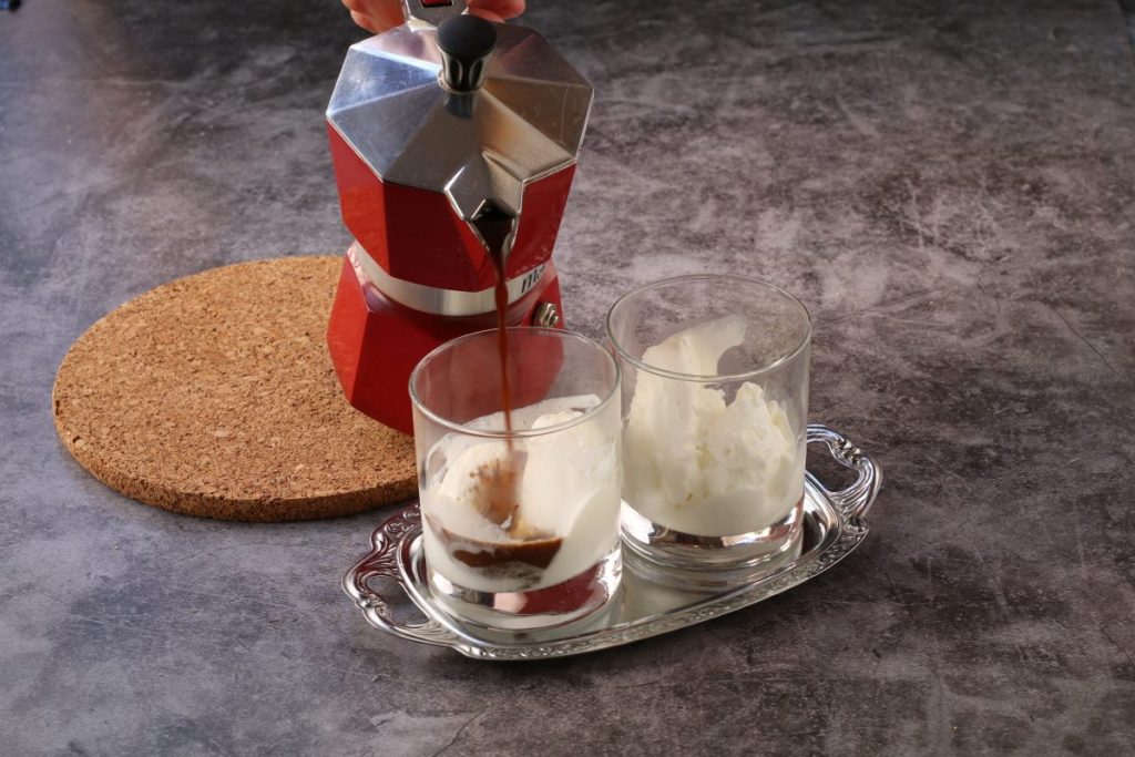 Versare il caffè