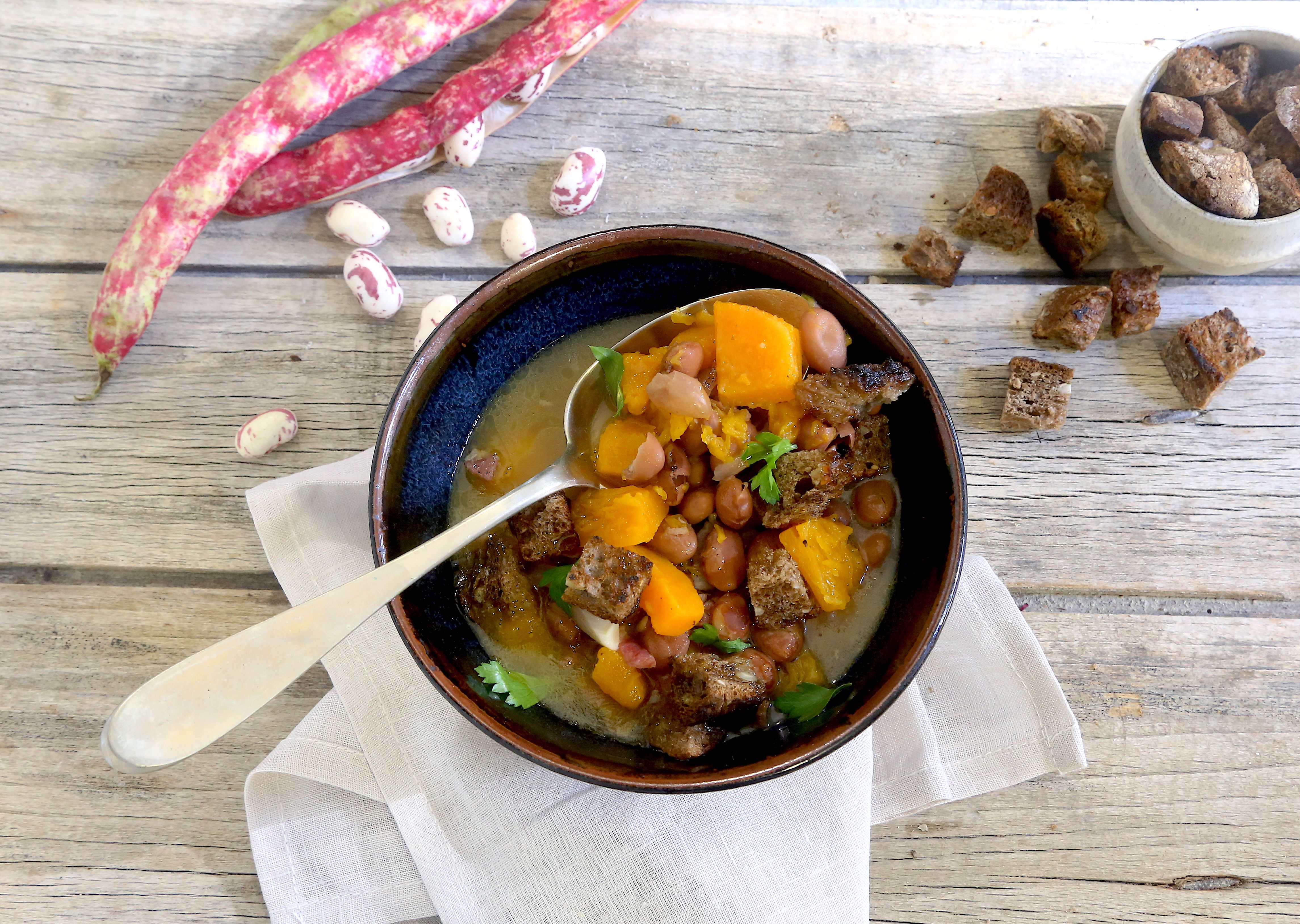zuppa di zucca e fagioli