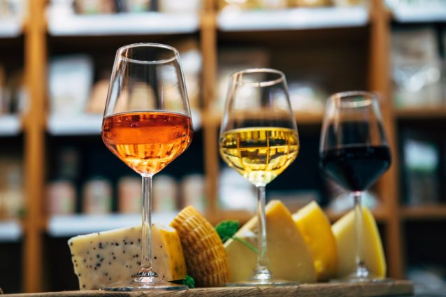 Come abbinare il vino al formaggio