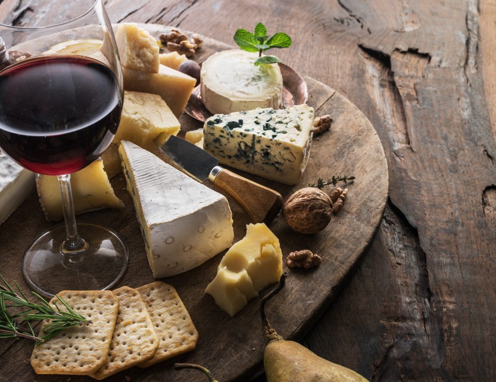 Come abbinare il vino al formaggio