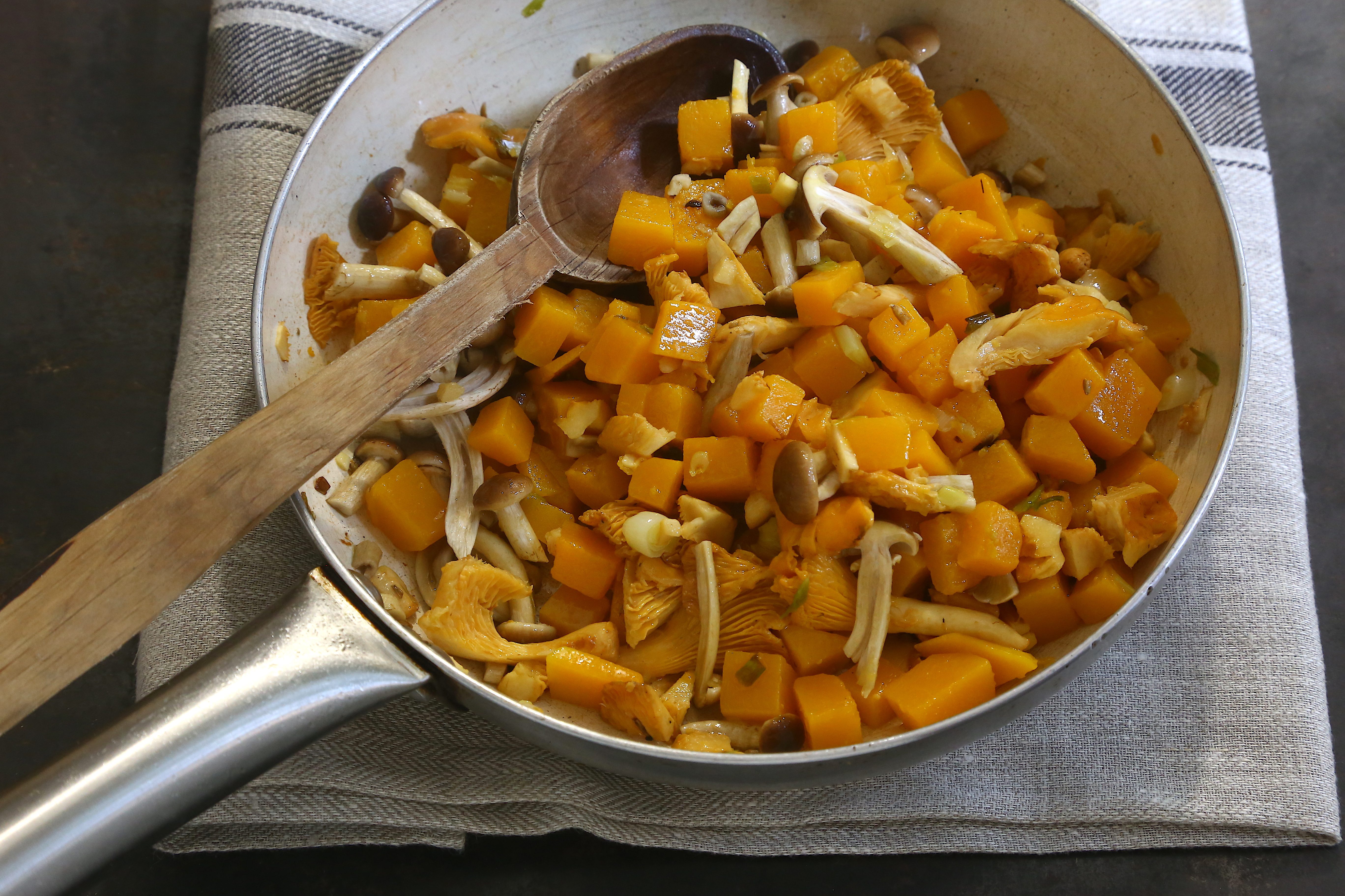 maltagliati con zucca, funghi e caprino