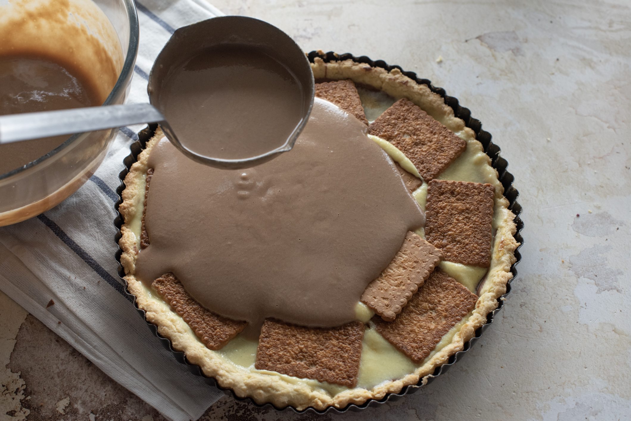 Crostata con crema pasticciera e cioccolato