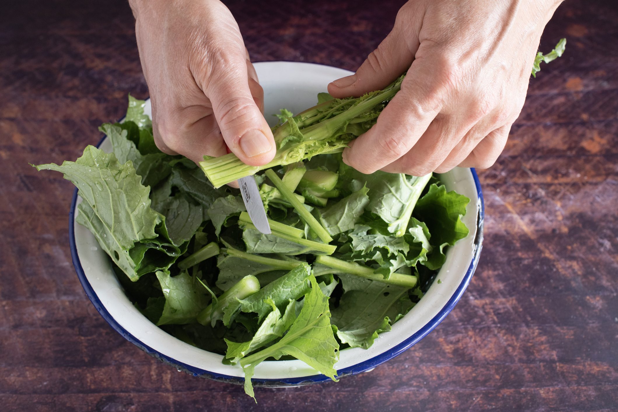 Focaccia con cime di rapa, scamorza e salsiccia