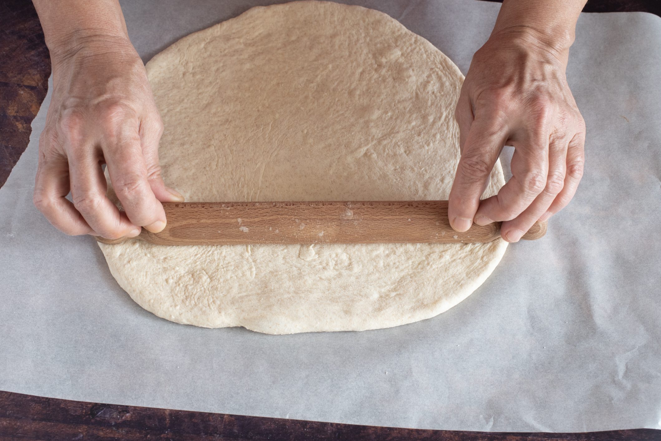 Focaccia con cime di rapa, scamorza e salsiccia