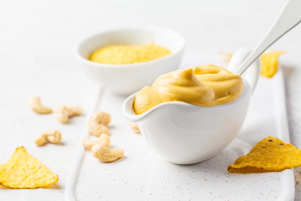 Formaggi vegani: cheddar di anacardi