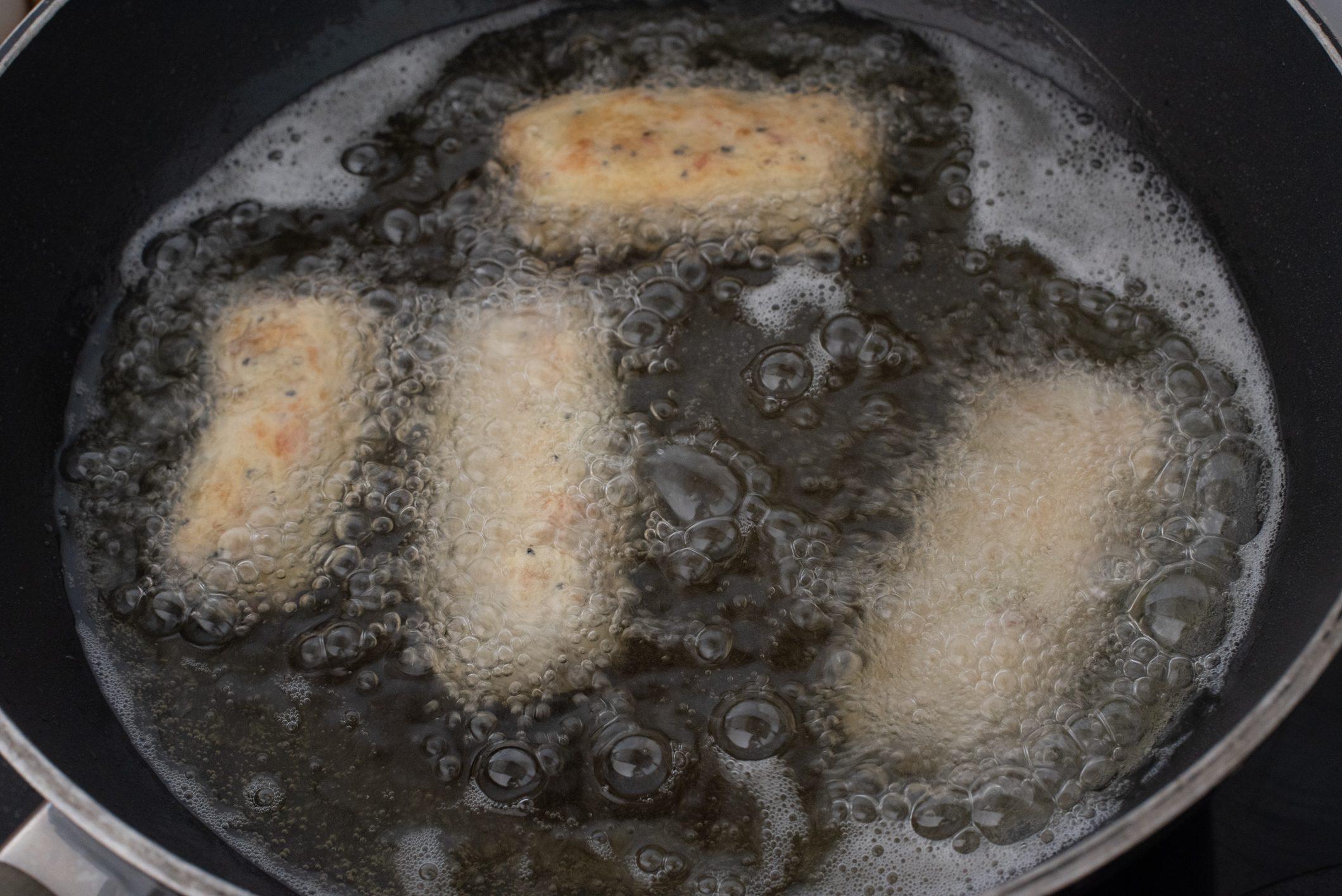 crocchette di patate con salmone affumicato e erbe