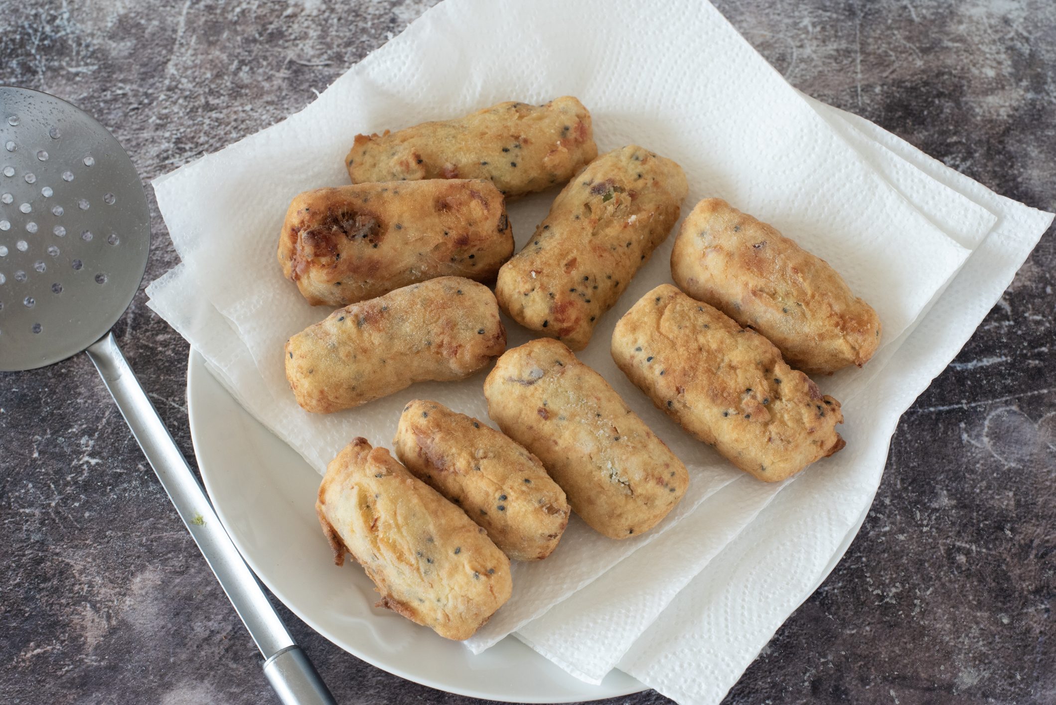 crocchette di patate con salmone affumicato e erbe
