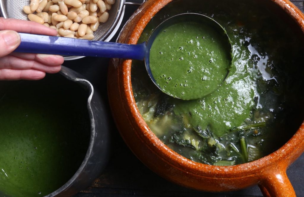 5_ribollita_unire verdure frullate © Gooduria lab