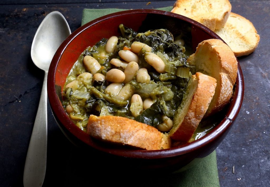 7_ribollita_unire fagioli interi_pronta© Gooduria lab