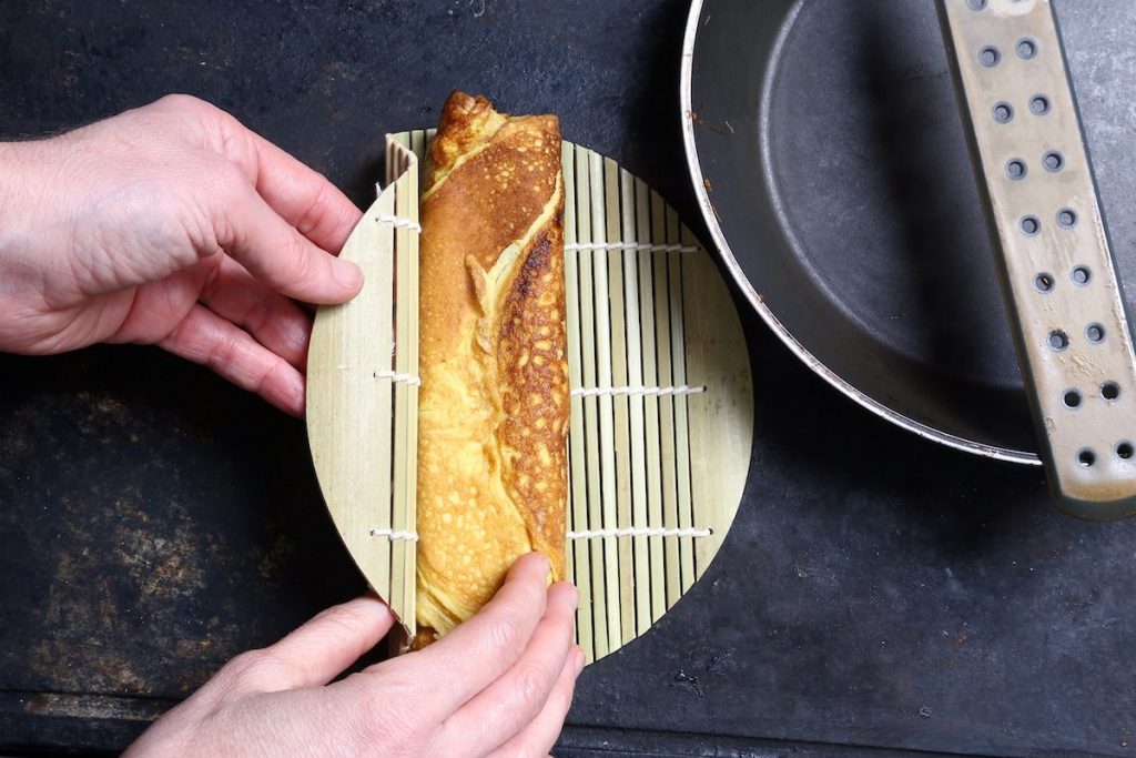 7_tamagoyaki_mettere su stuoina © gooduria lab