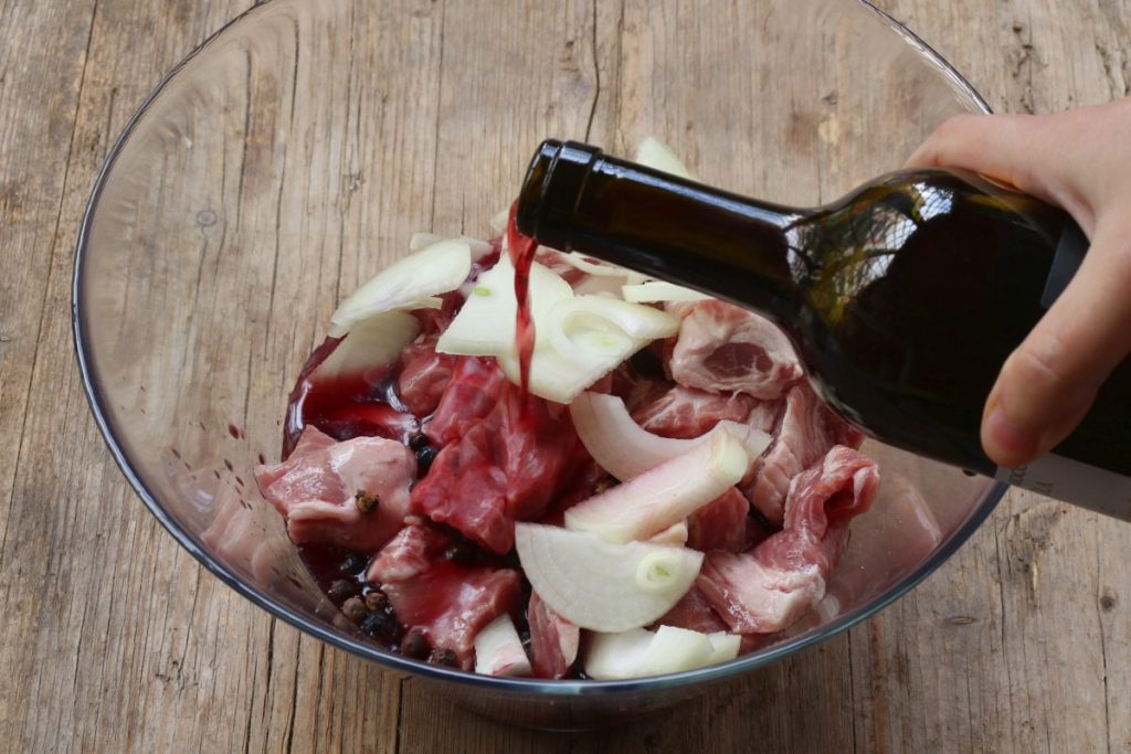 immergere nel vino