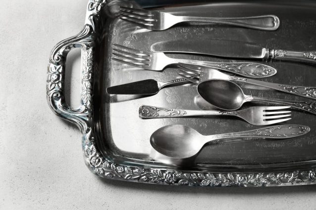 Come pulire l'argenteria con metodi naturali