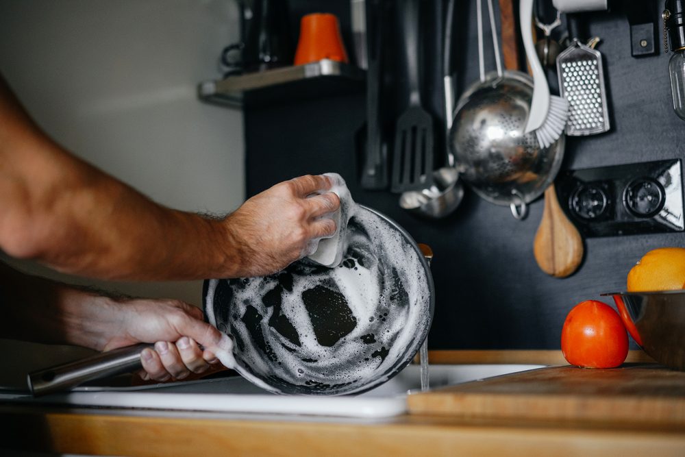 Come pulire correttamente la padella in ghisa e farla durare più a lungo possibile