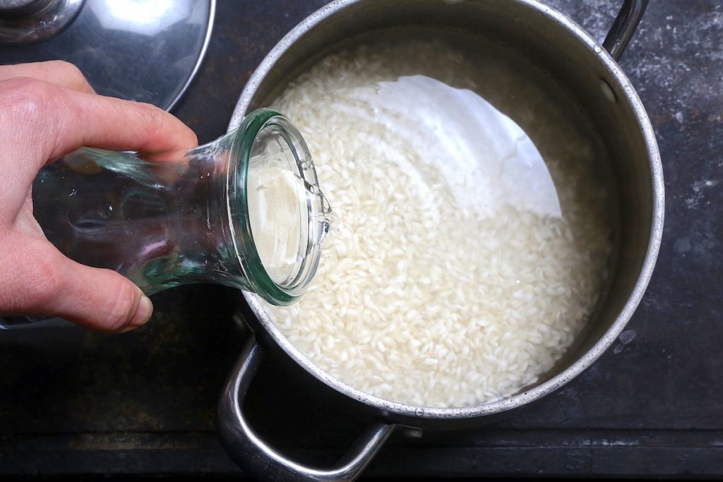 1_ preparazione riso gohan_oyakodon©Gooduria lab