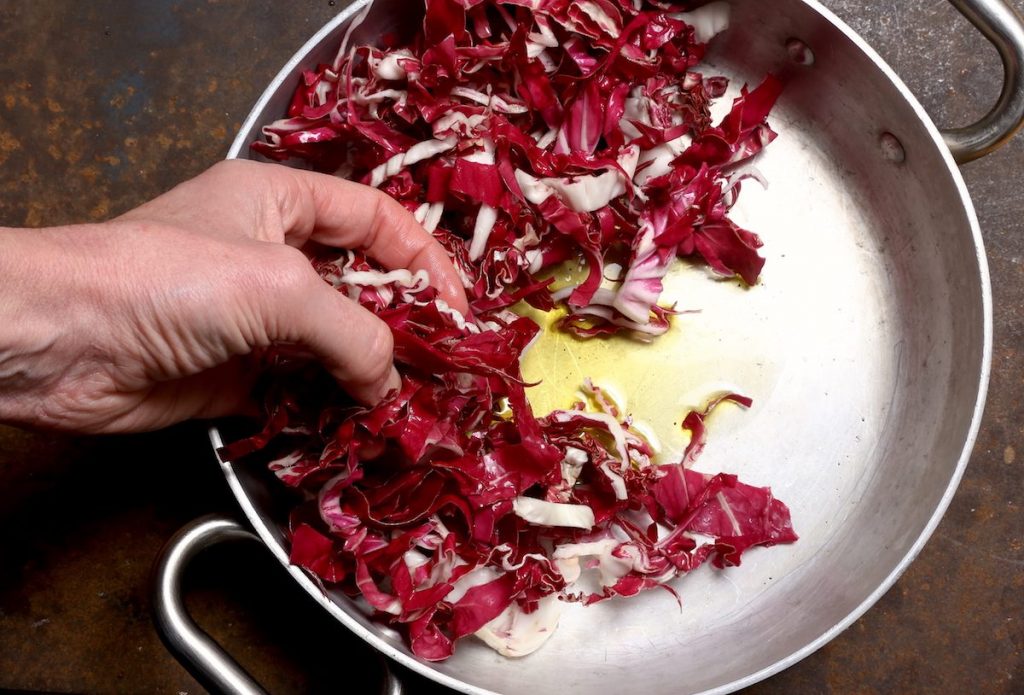 1_rosolate il radicchio_risotto radicchio e Amarone ©Gooduria lab
