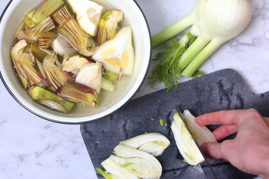 2_tagliate a spicchi i finocchi_padellata di finocchi e carciofi©Gooduria lab