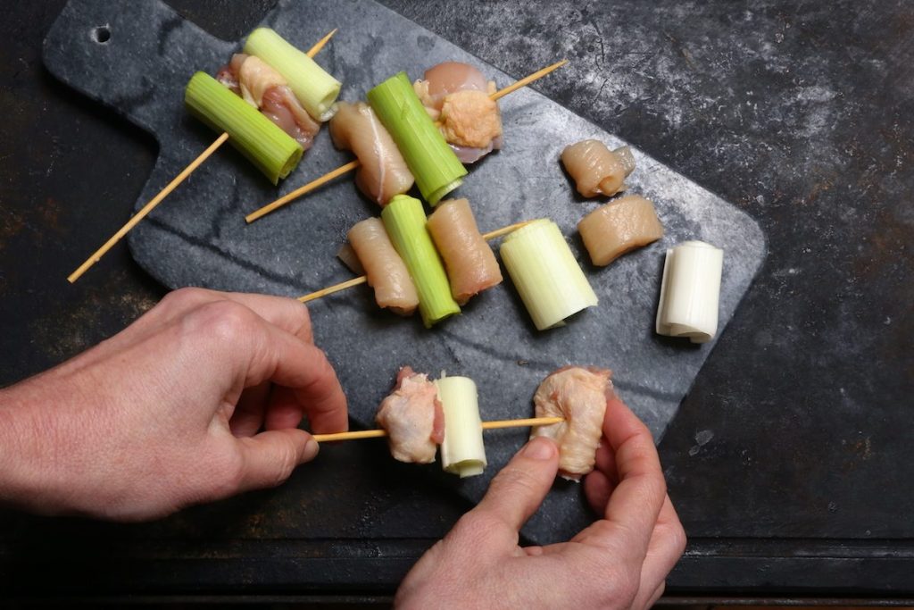 3_comporre spiedini_yakitori©Gooduria lab
