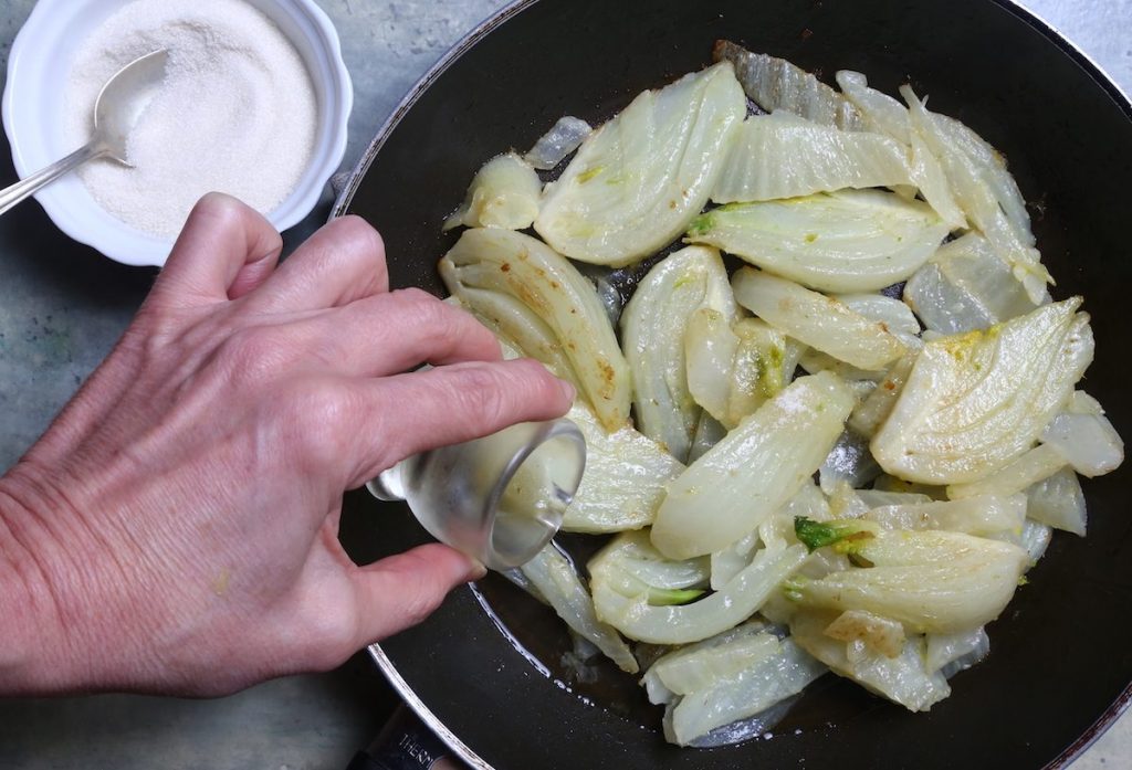 4_unire aceto e zucchero_finocchi in agrodolce©Gooduria lab