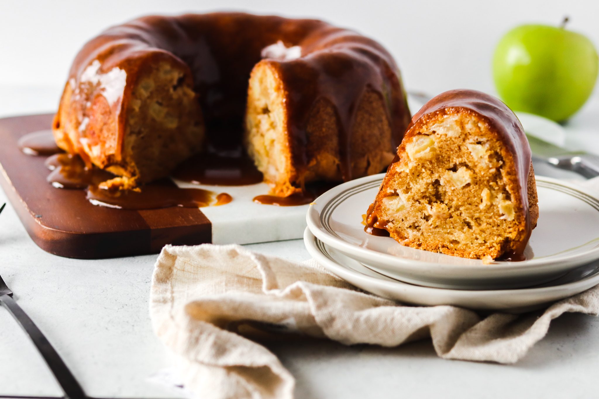 Ciambellone glassato alle mele