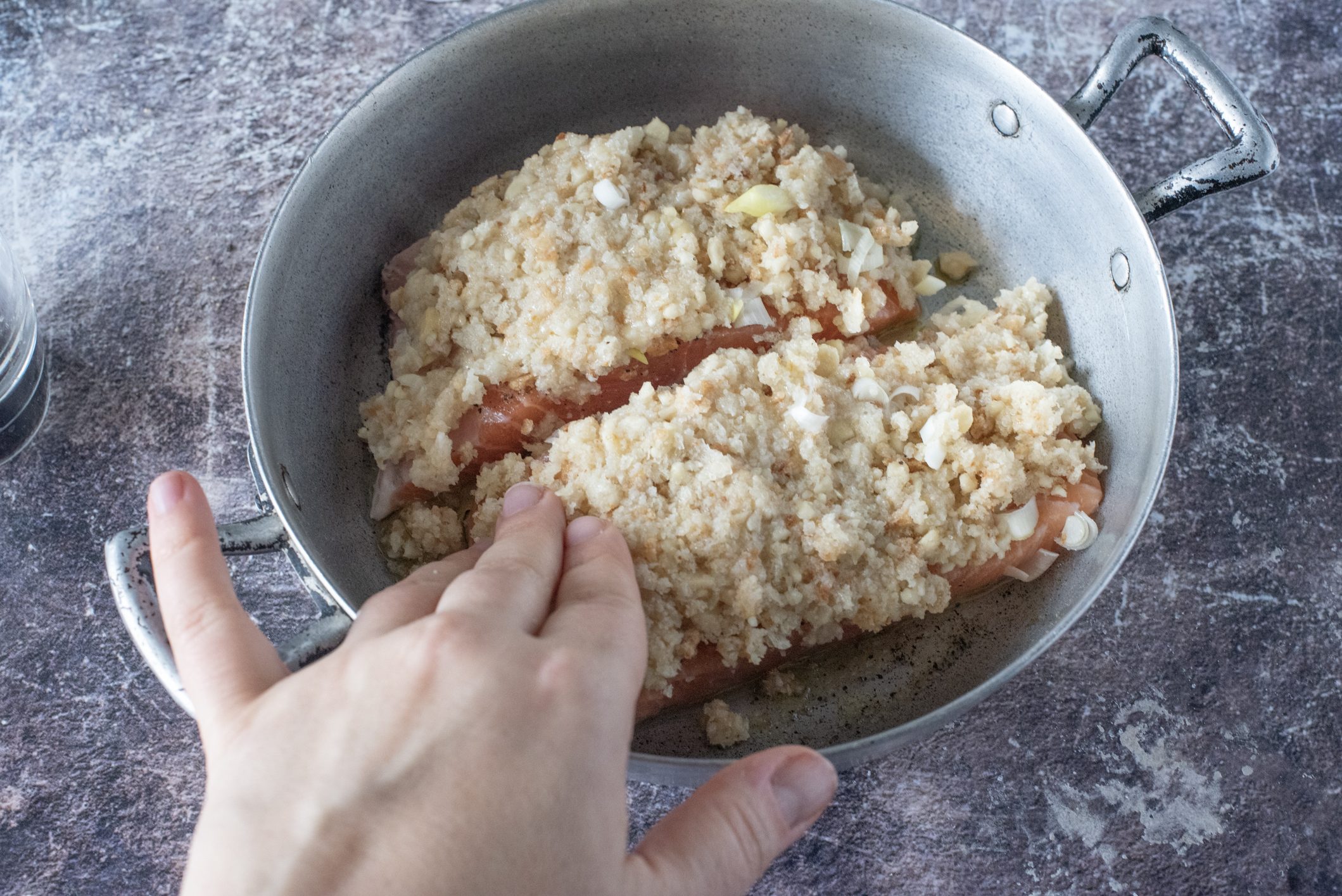 Filetto di salmone gratinato con le mandorle