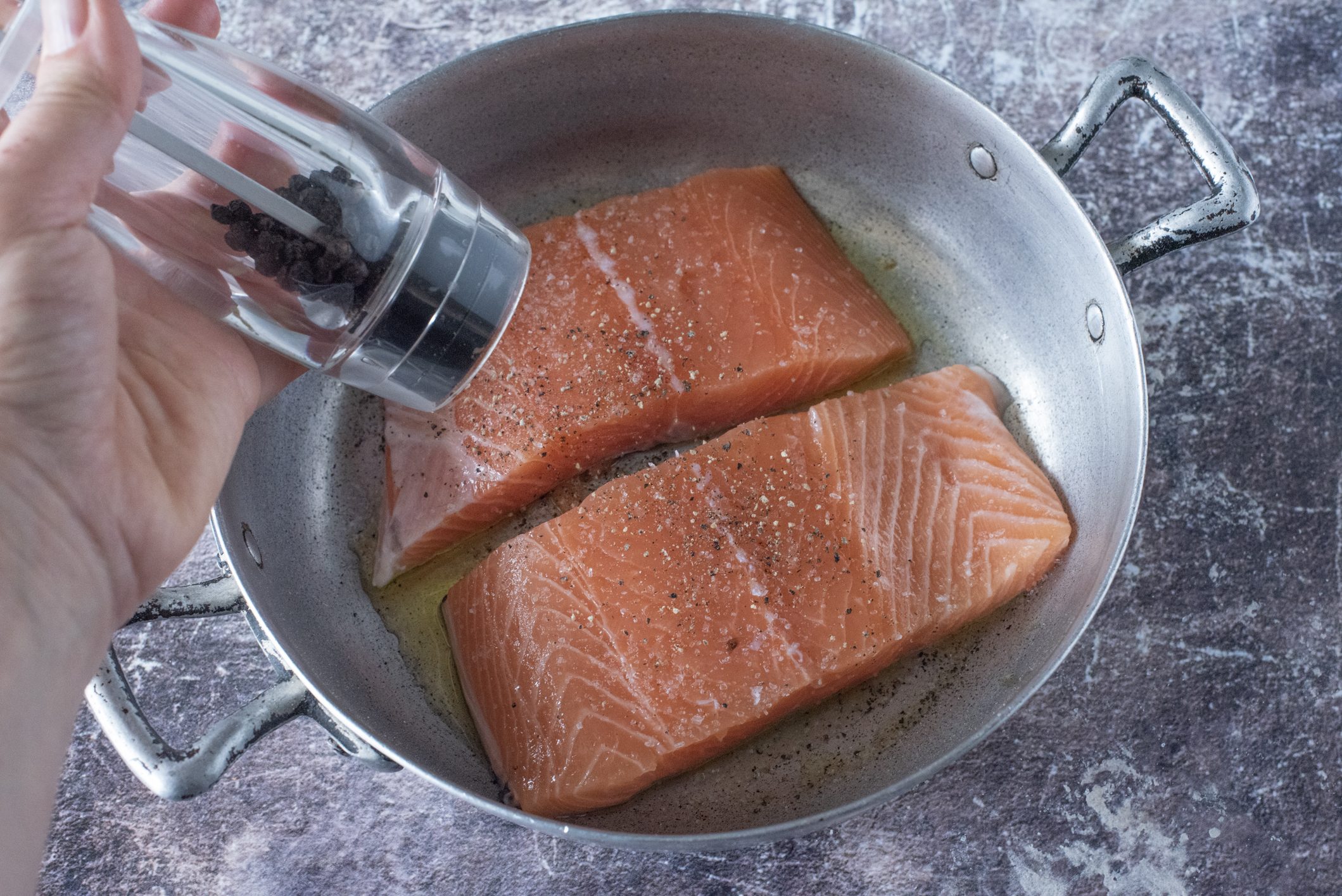 Filetto di salmone gratinato con le mandorle