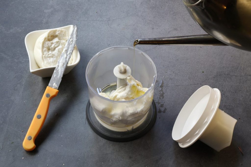 fare la crema di burrata