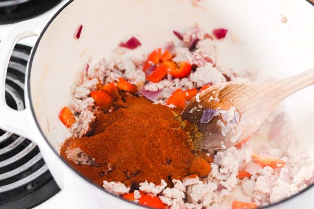 Chili di tacchino: aggiungete le spezie