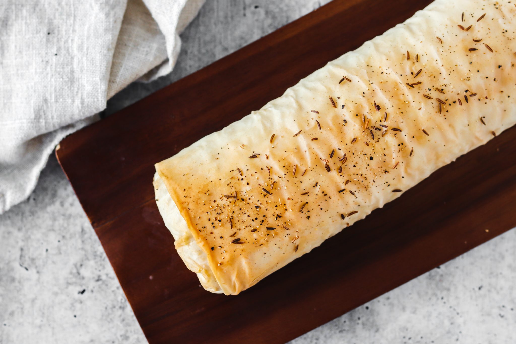 Strudel salato con crauti e pancetta: cuocere lo strudel