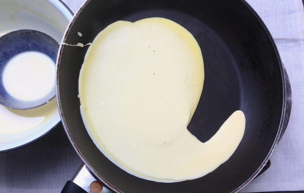 3_distribuzione impasto_crepes salate_©Gooduria lab