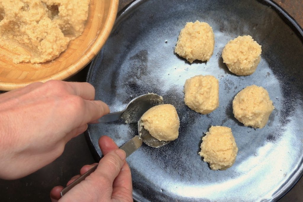 4_fare le palline_biscotti senza farina©Gooduria lab