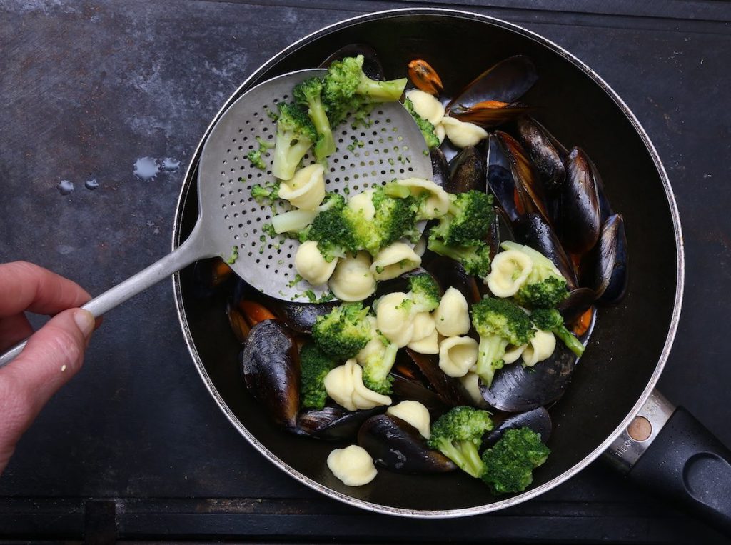 4_scolate paste e broccoli_pasta broccoli e cozze©Gooduria lab