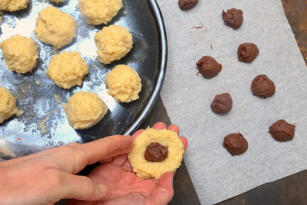 5_aggiungere crema di nocciole_biscotti senza farina©Gooduria lab