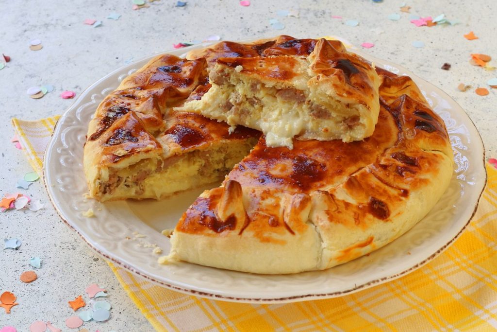 servire la pizza di carnevale