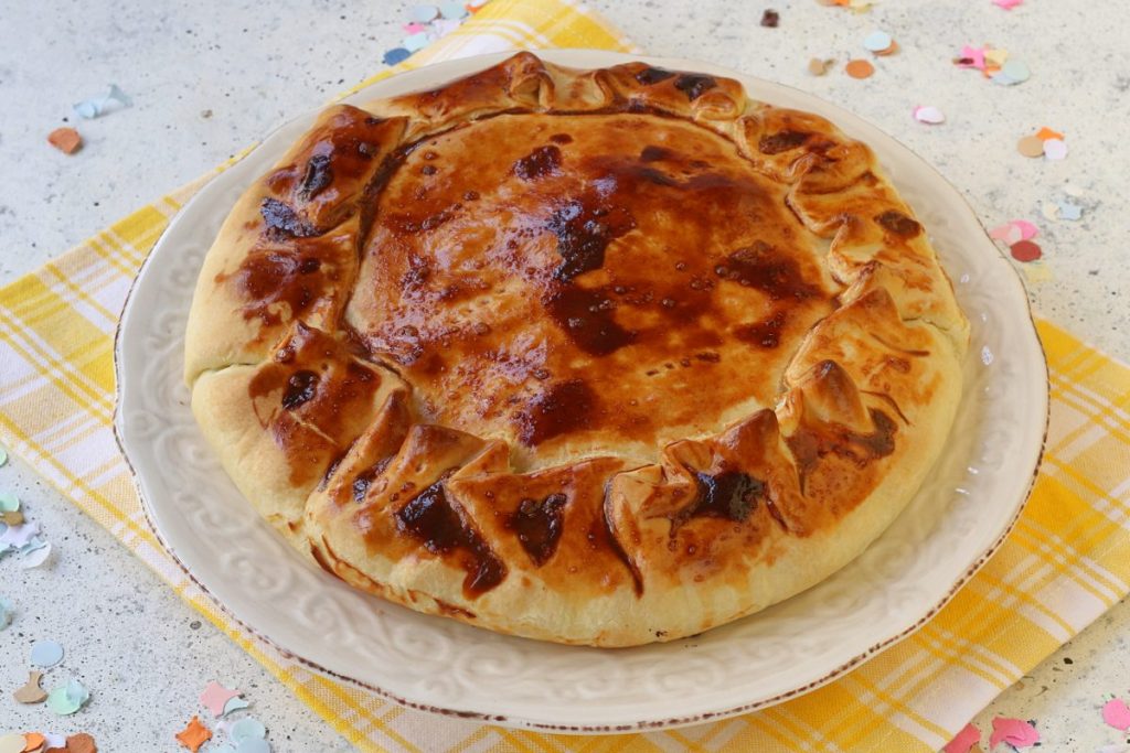Cuocere la pizza di Carnevale