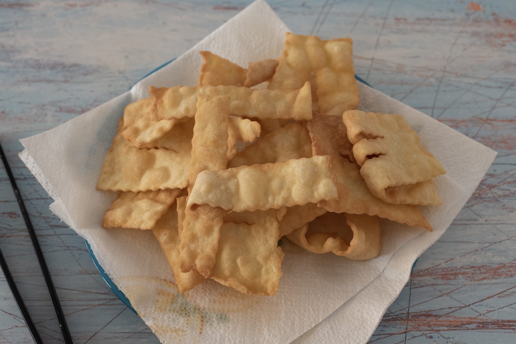 chiacchiere al vino rosso
