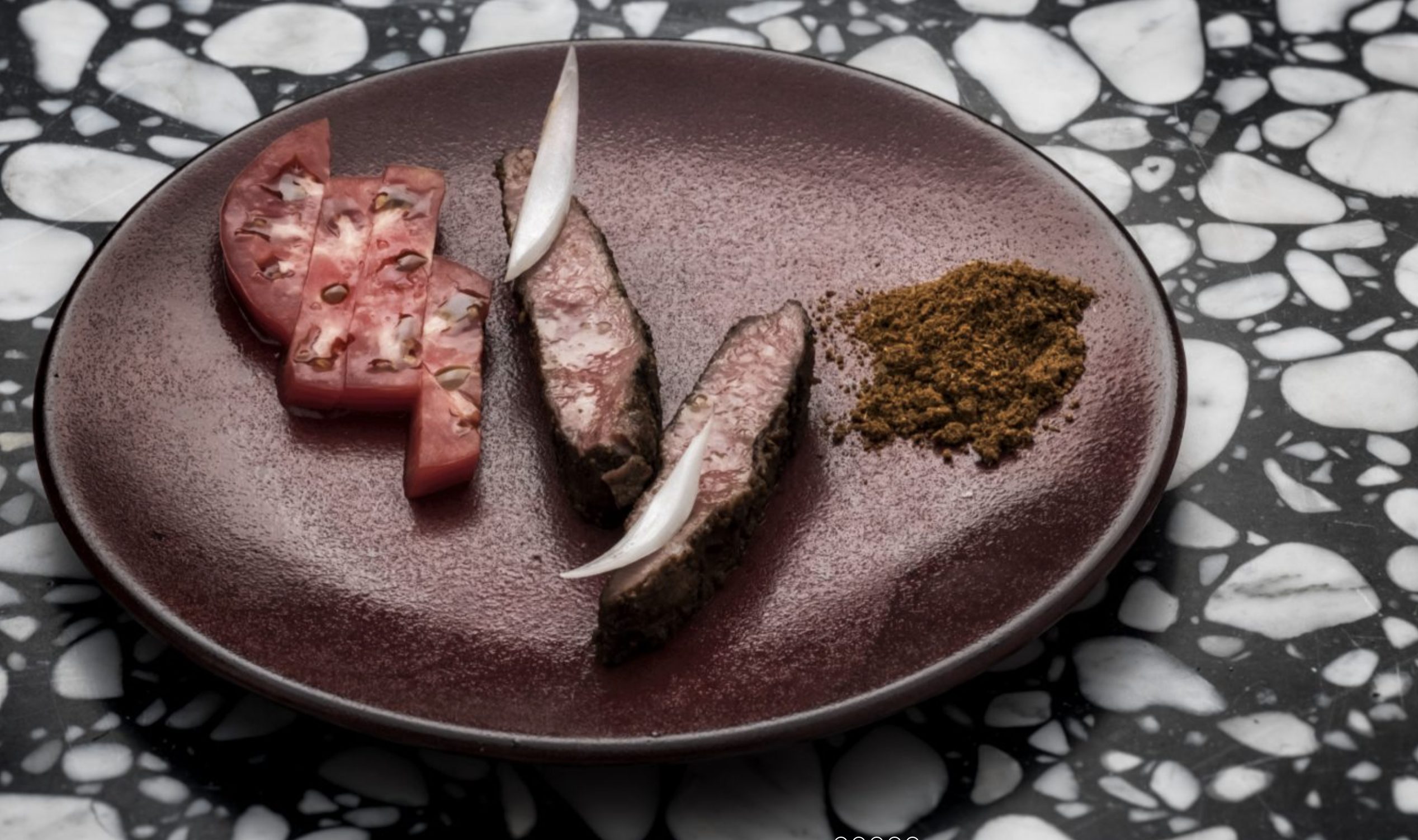 Uno dei piatti di Ikoyi, foto di Lotus