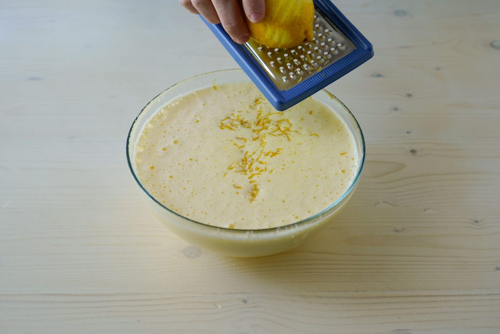 aggiungere scorza di limone