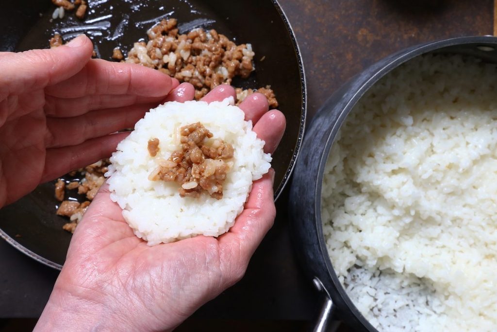 6_farcitura onigiri_onigiri©Gooduria lab