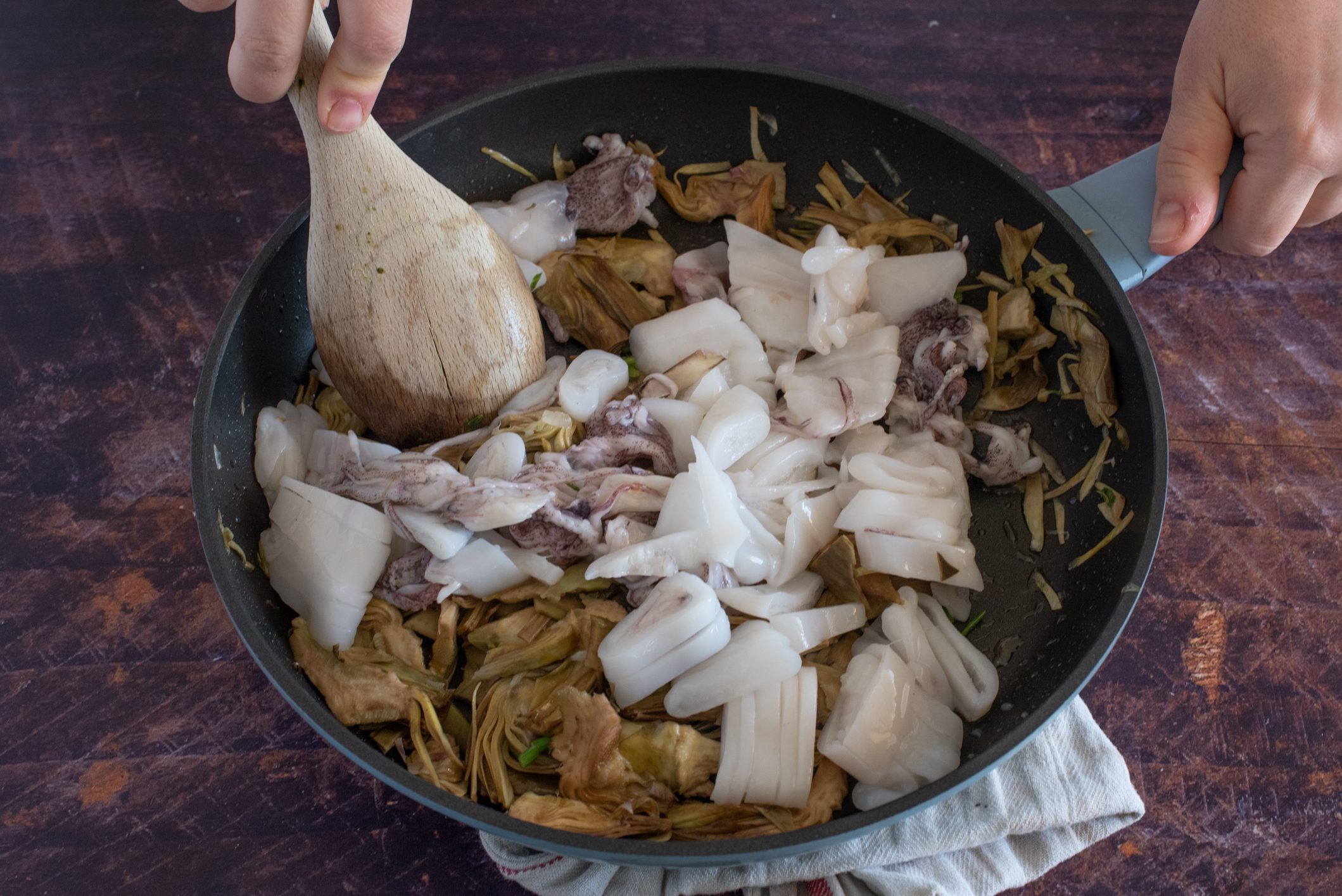 pasta calamari e carciofi