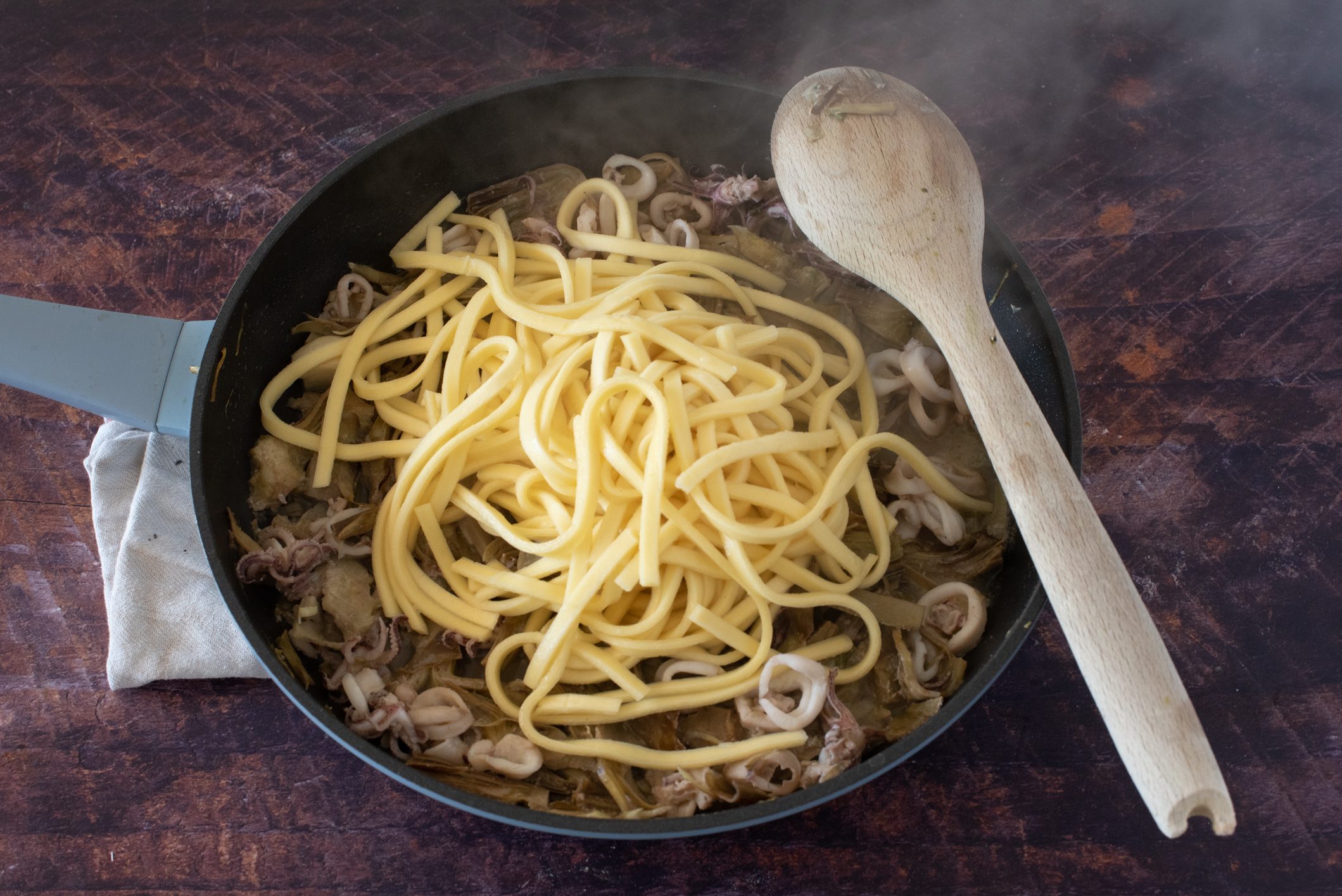 pasta calamari e carciofi