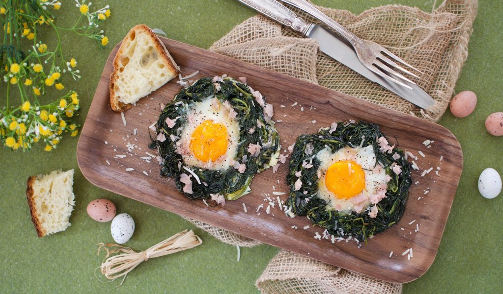 nidi di agretti con uova