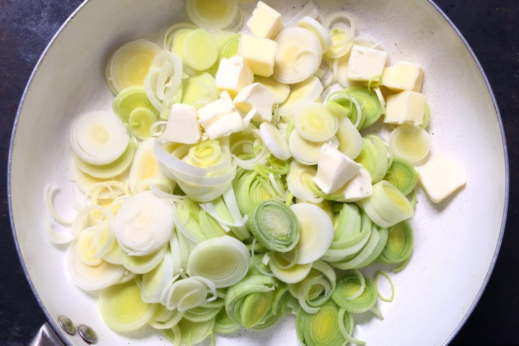 1_ rosolatura porri_torta salata porri e brie©Gooduria lab