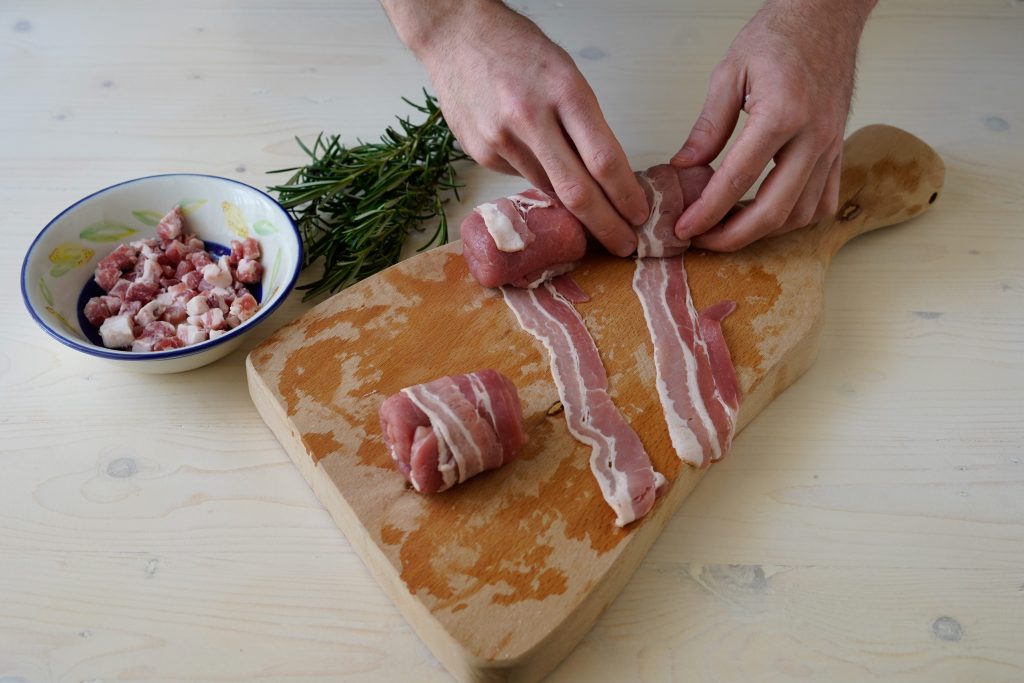 arrotolare pancetta
