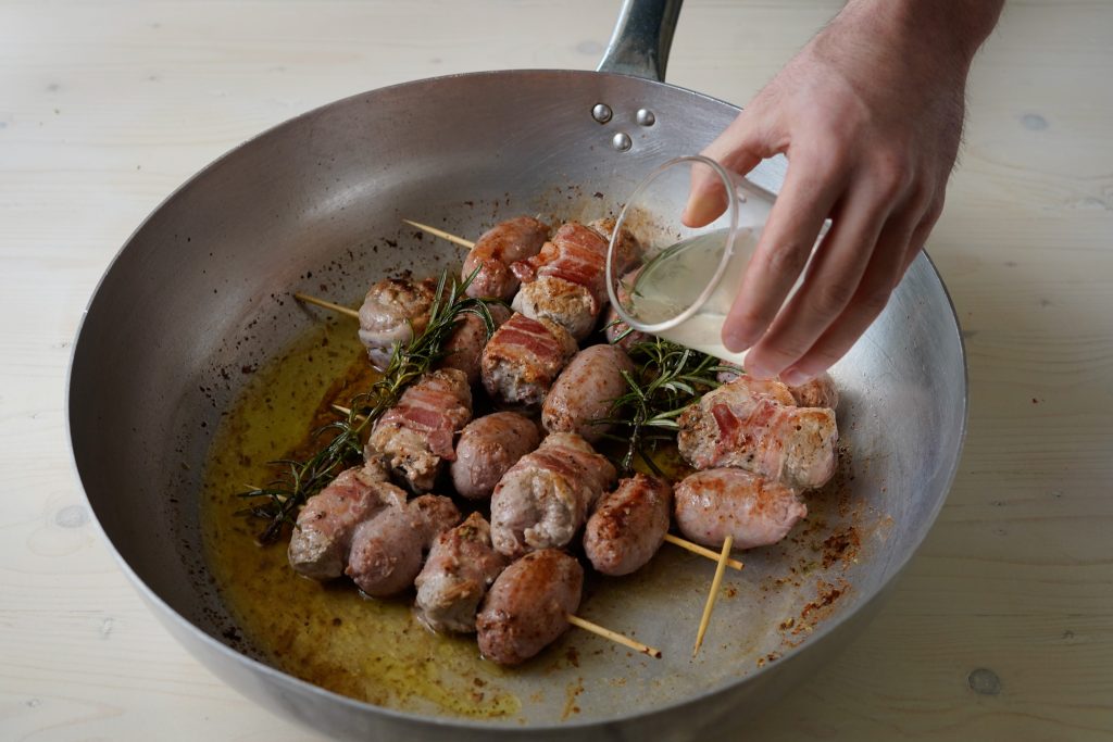 sfumare con vino bianco