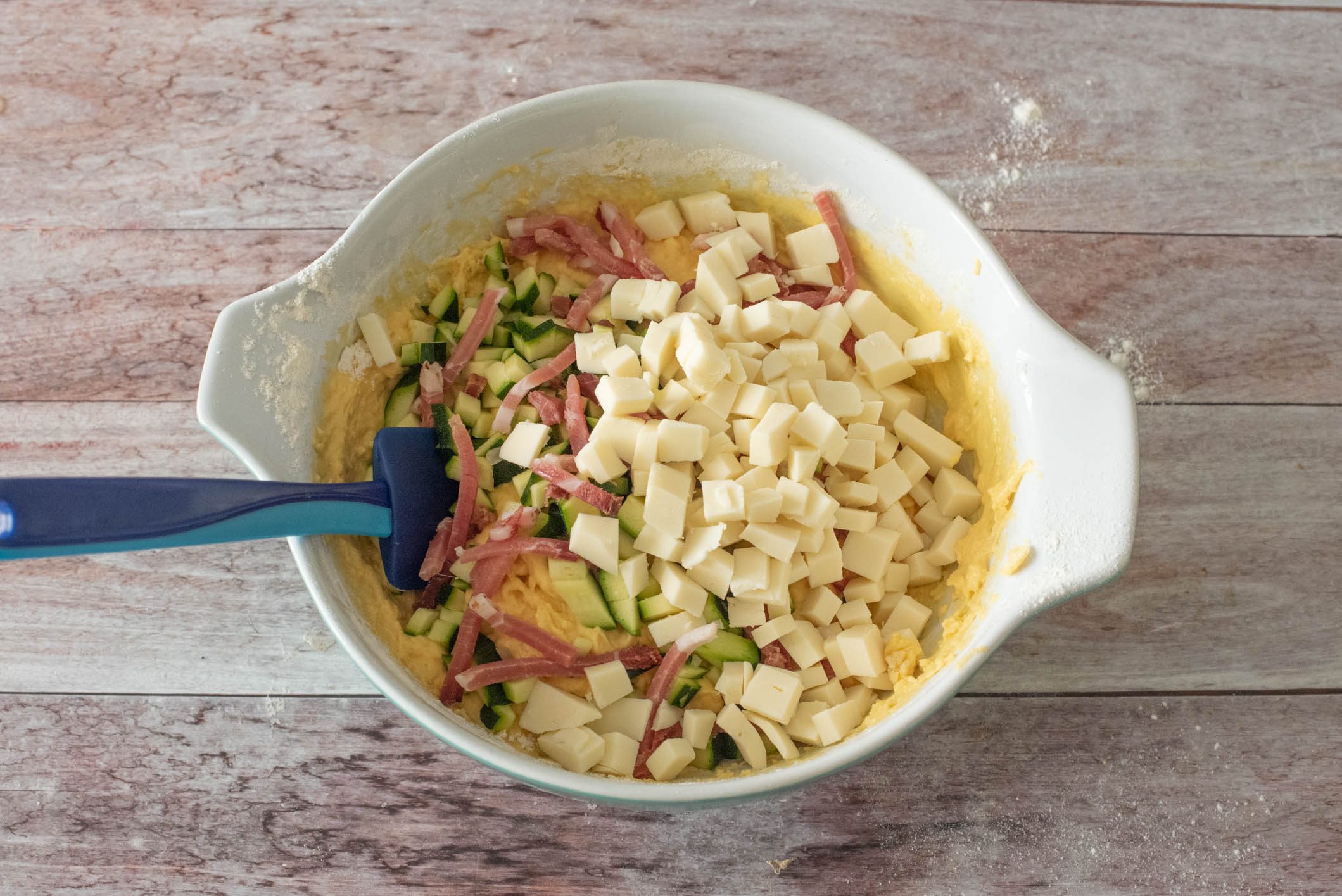 Ciambella salata allo yogurt speck e provola