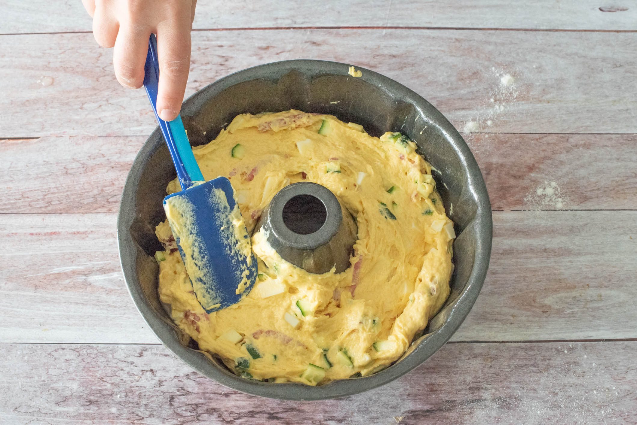 Ciambella salata allo yogurt speck e provola