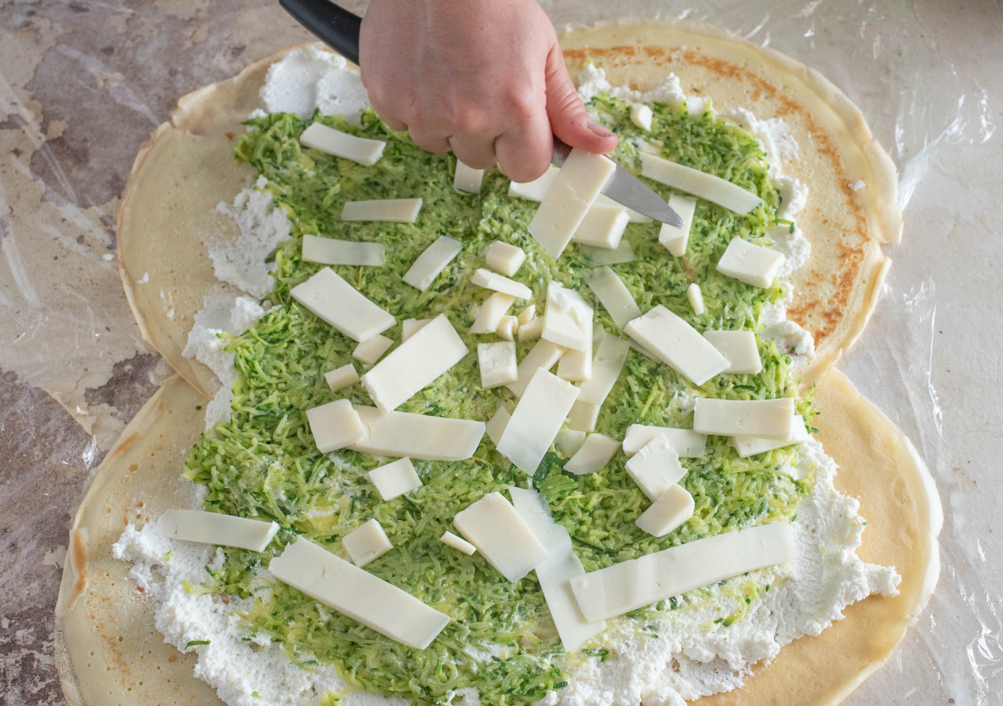 Rotolo di crespelle con zucchine