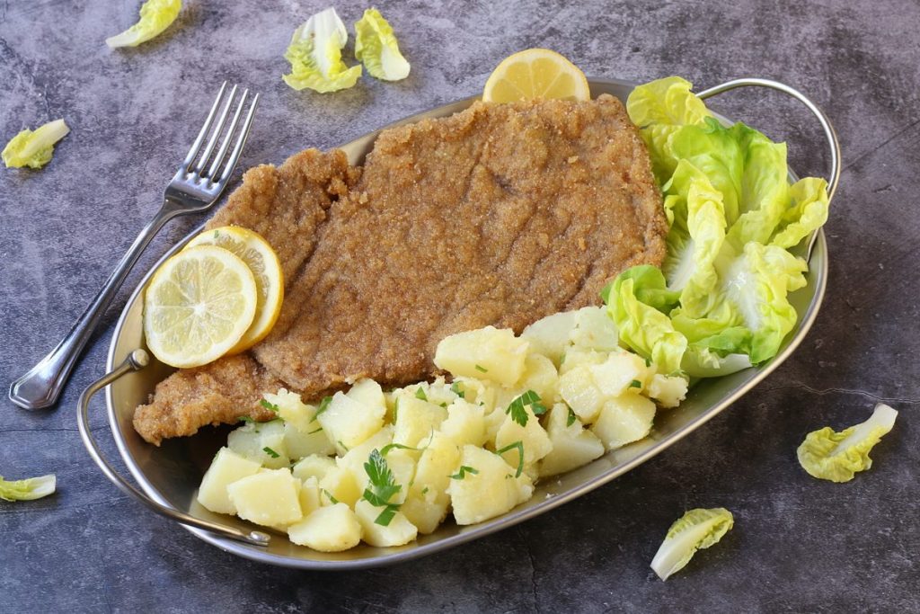 servire la WienerSchnitzel