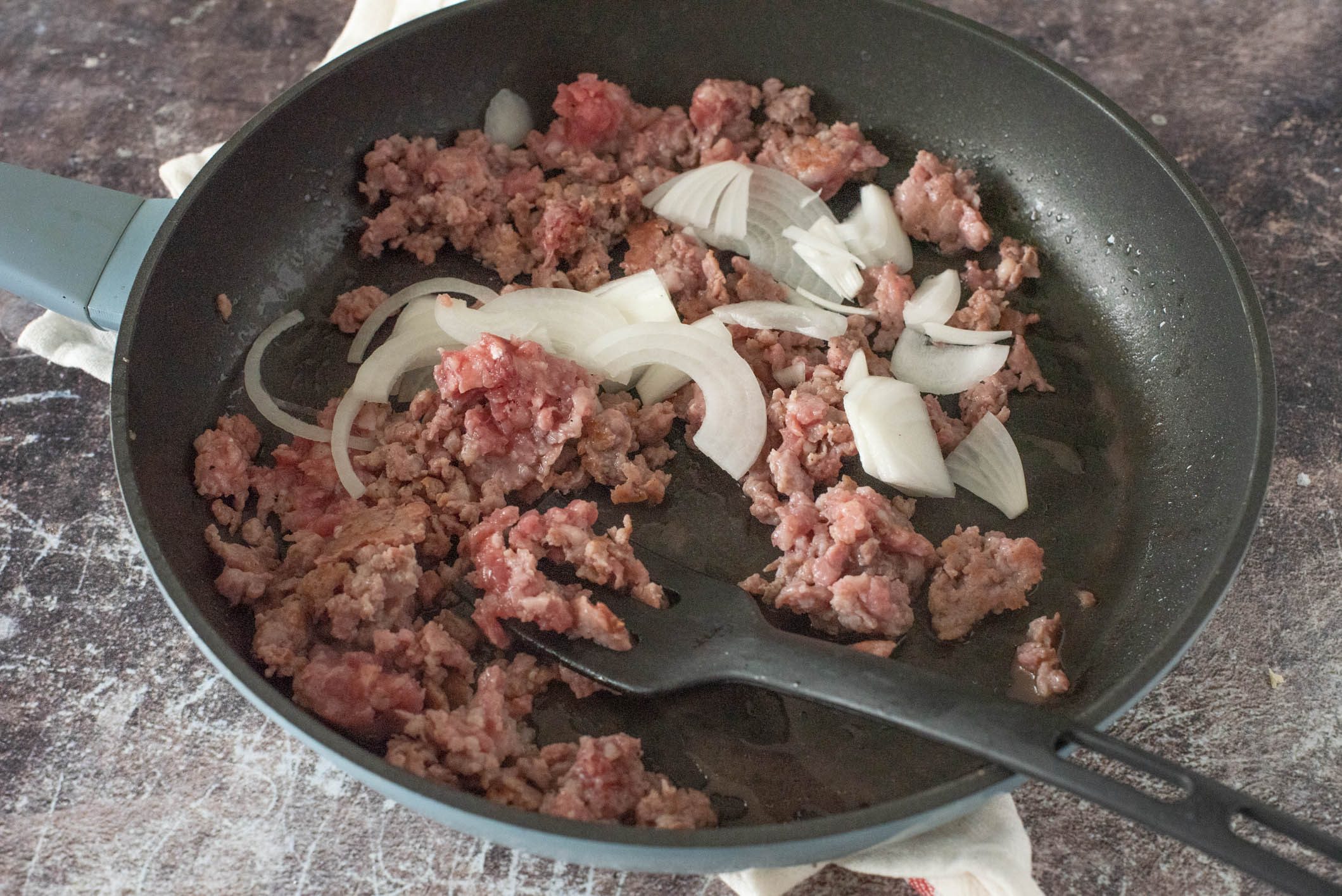 torta salata patate e salsiccia