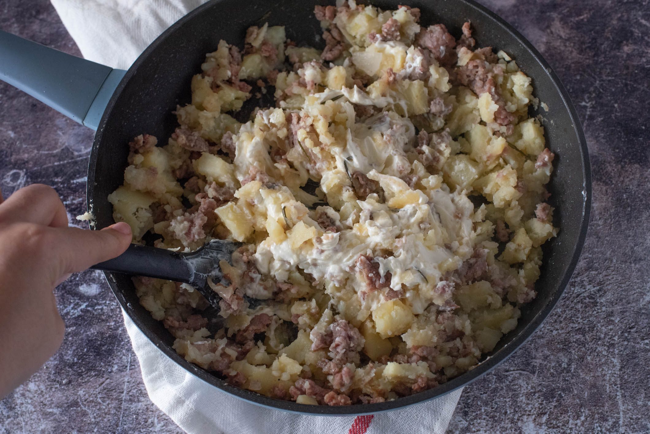 torta salata patate e salsiccia